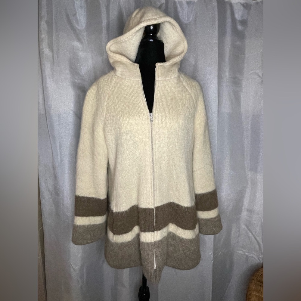 VTG Hilda Women’s Wool Hoodie Sweater Size Medium​​​​​​​​​​​​​​​​